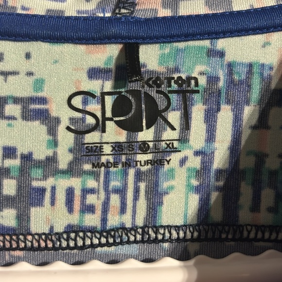 Women Stylish & comfy athletic top - Picture 3 of 4